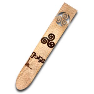 Marcapáginas madera triskel